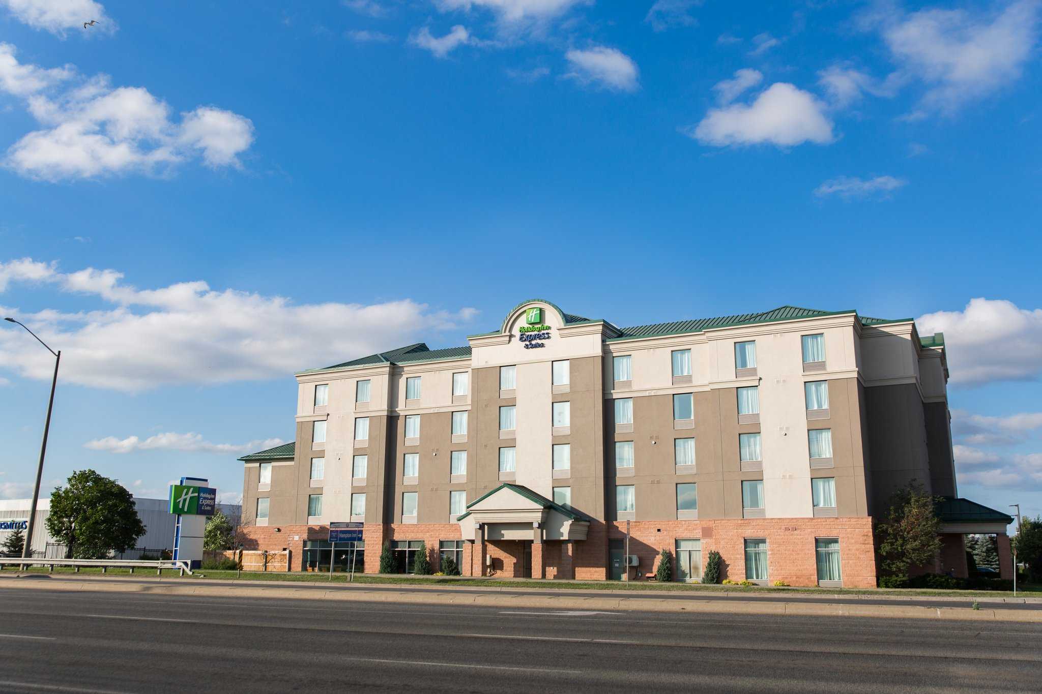 Holiday Inn Express & Suites Brampton i Brampton, ON