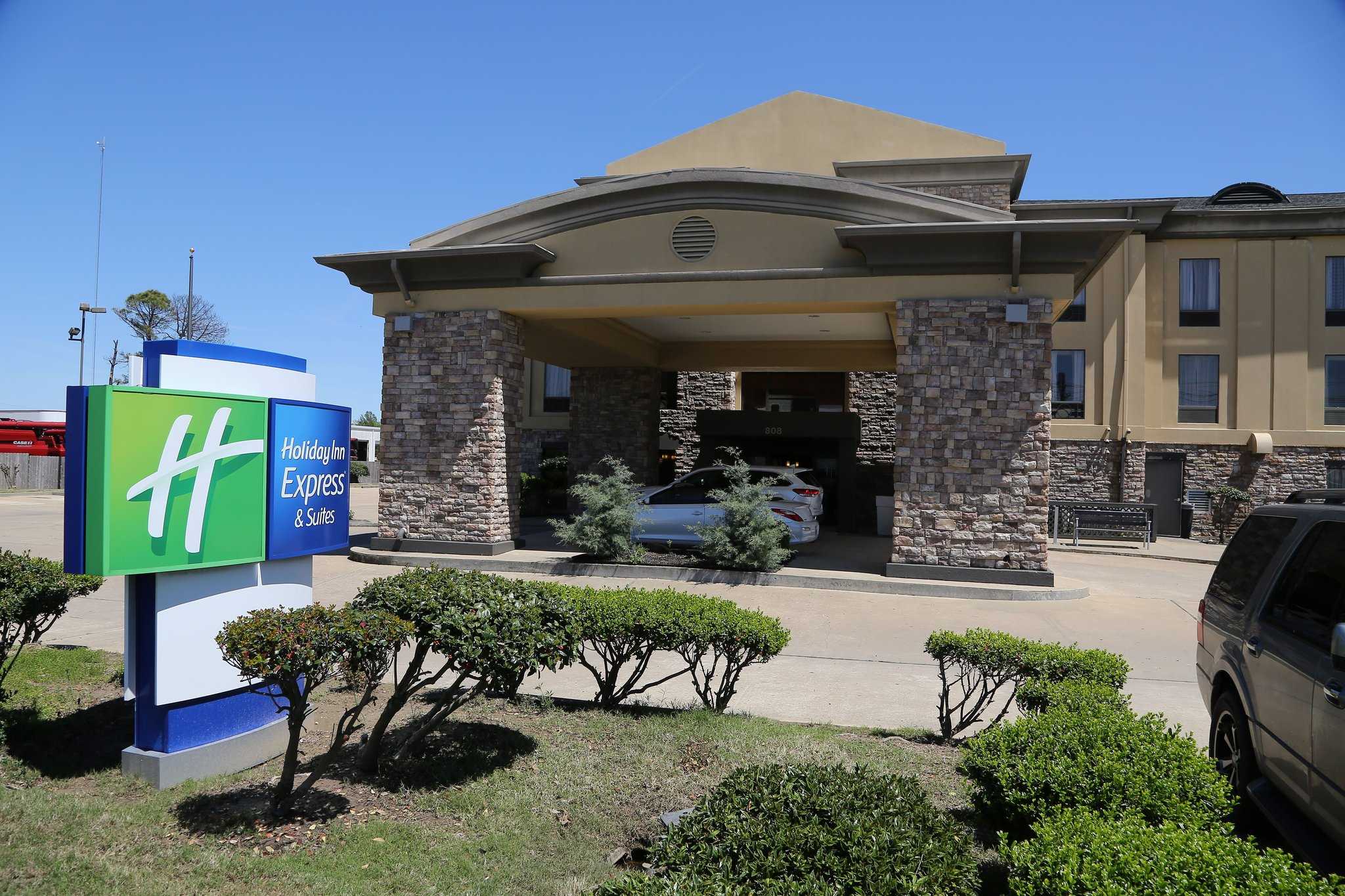 Holiday Inn Express Hotel & Suites Cleveland в Кливленд, MS