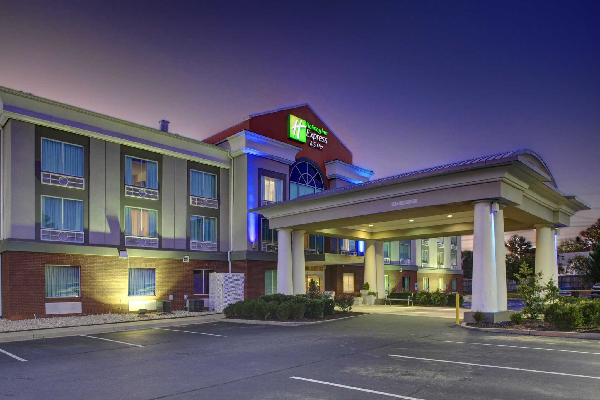 Holiday Inn Express & Suites Emporia в Эмпория, VA