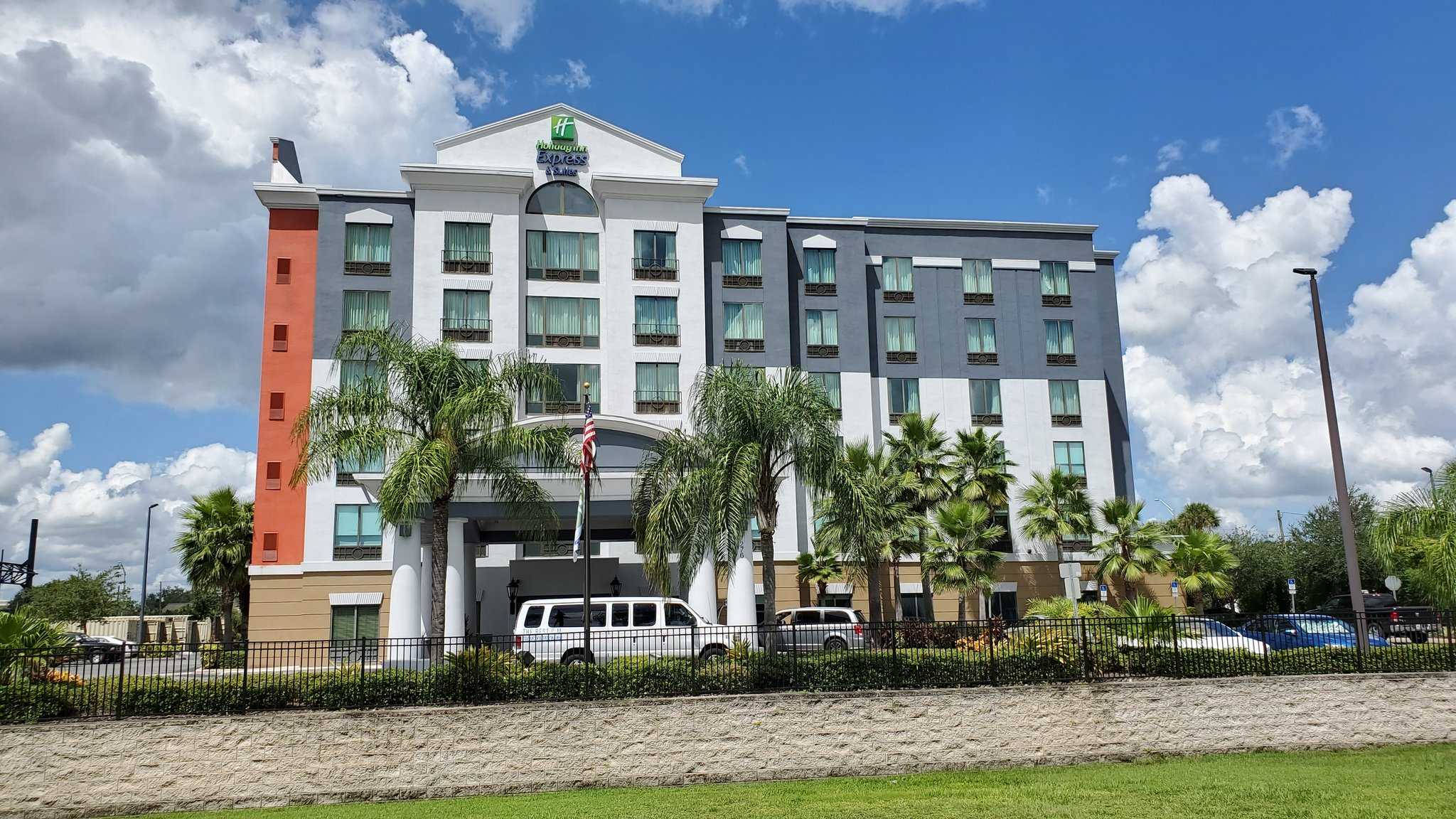 Holiday Inn Express Hotel & Suites Orlando-International Drive in ออร์แลนโด, FL