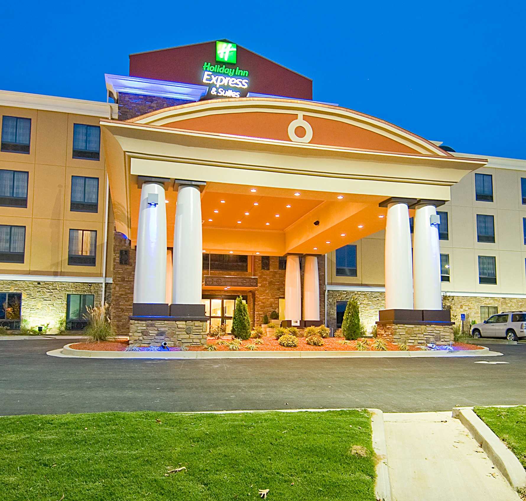 Holiday Inn Express & Suites Fulton в Фултон, MS