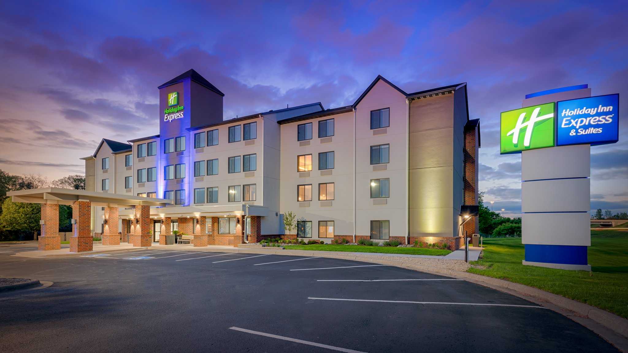 Holiday Inn Express Hotel & Suites Coon Rapids-Blaine Area a Coon Rapids, MN
