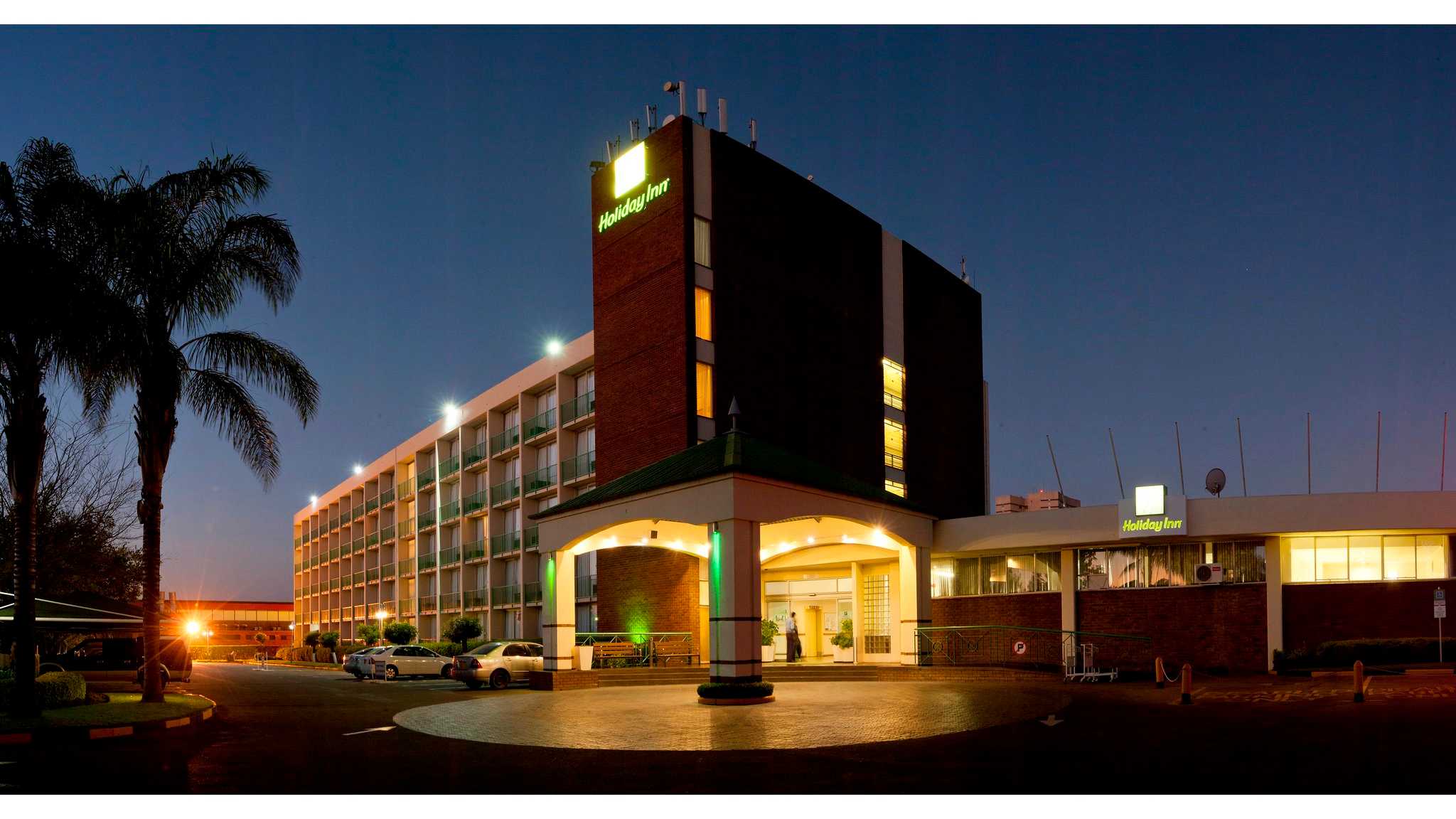 布拉瓦約, ZW 的 Holiday Inn Bulawayo