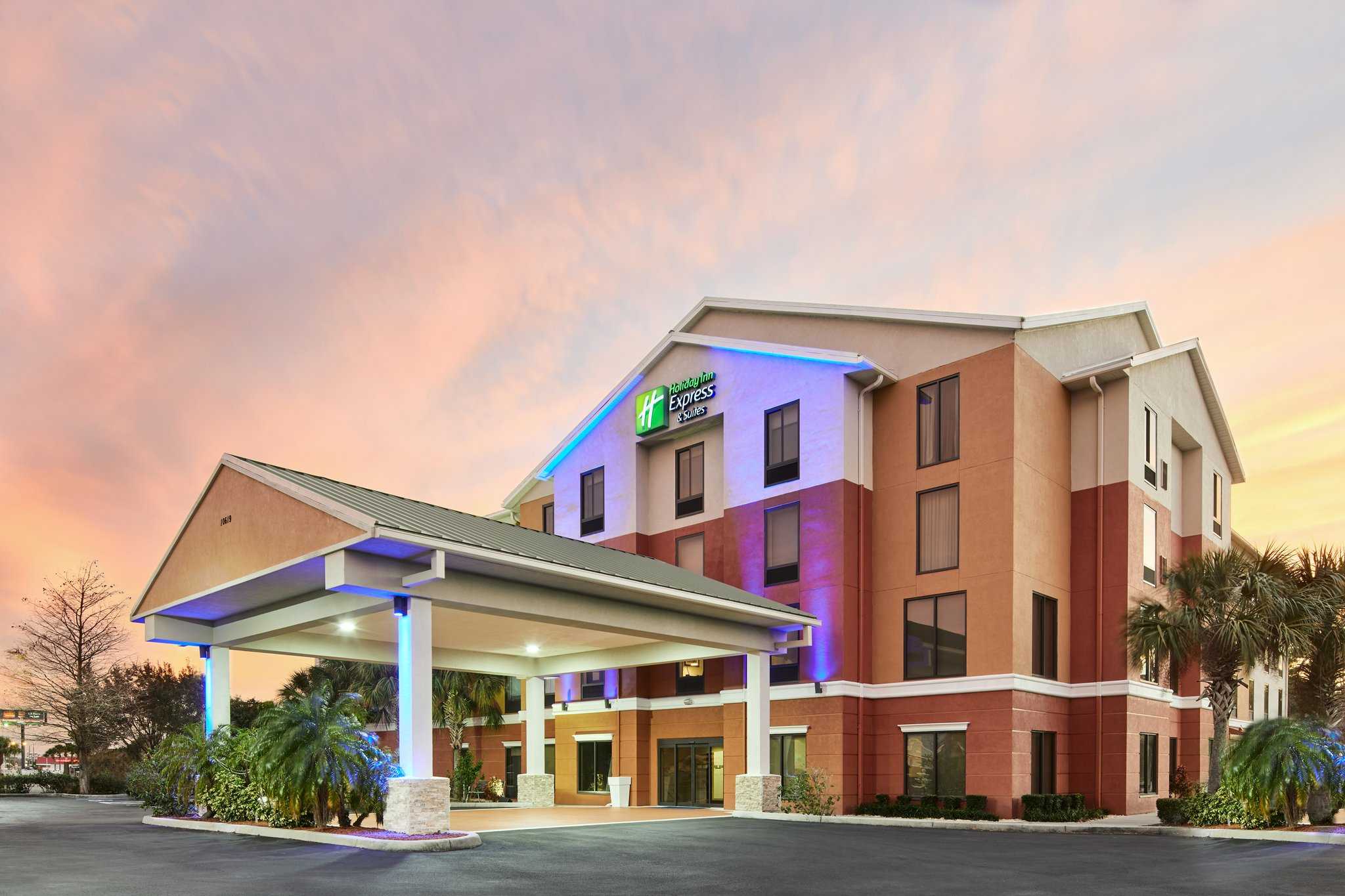Holiday Inn Express Hotel & Suites Port Richey в Порт-Ричи, FL
