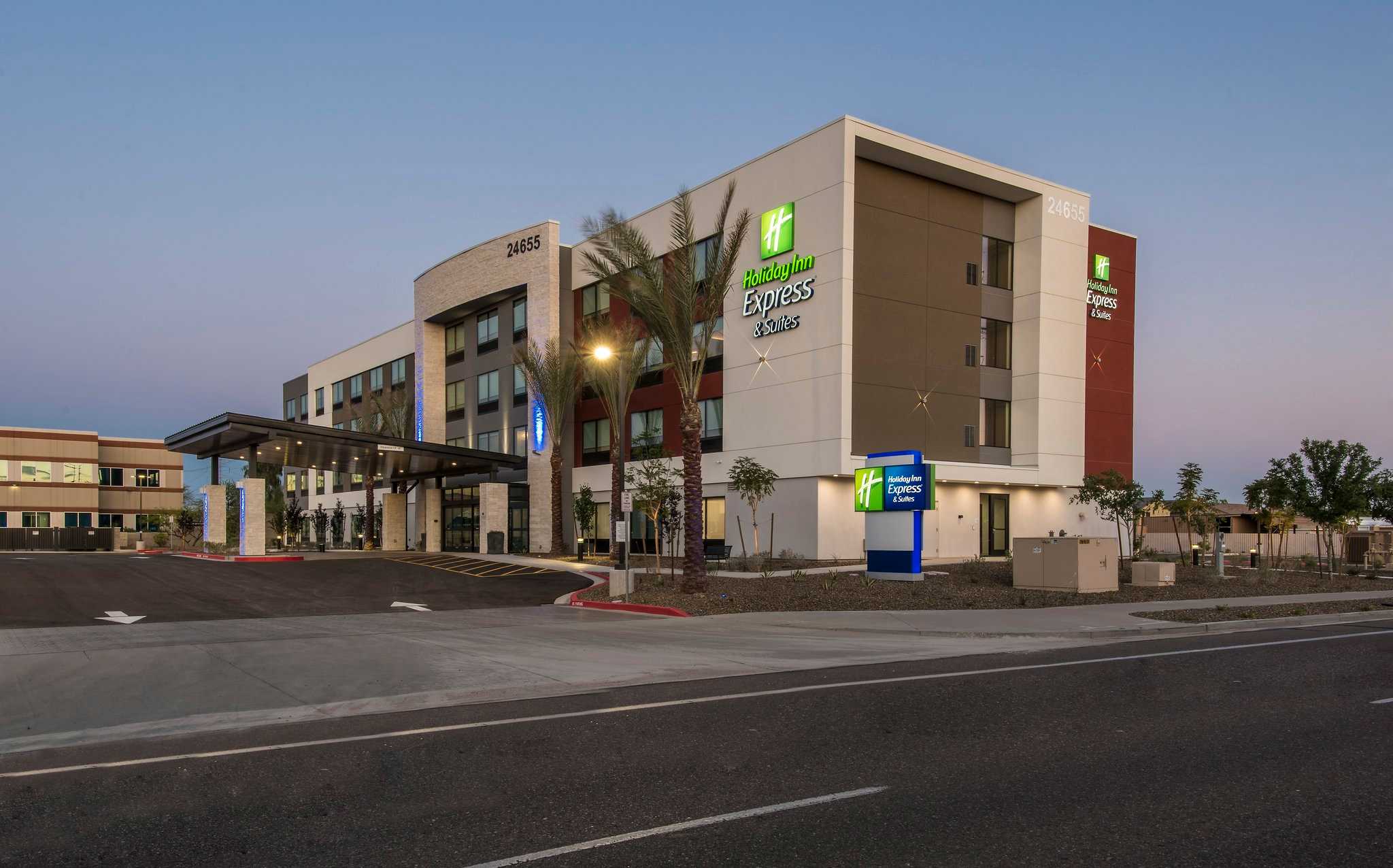 Holiday Inn Express & Suites Phoenix North - Happy Valley in นกฟีนิกซ์, AZ