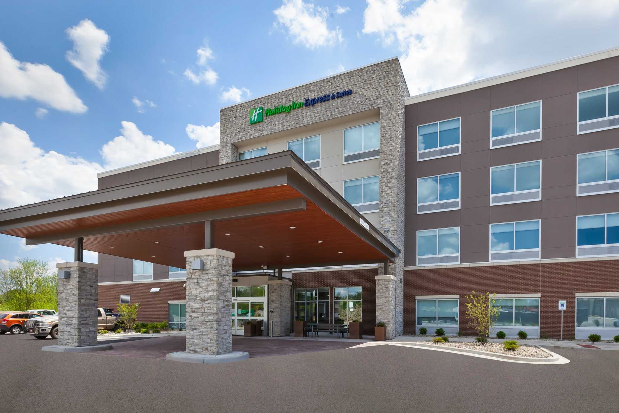 Holiday Inn Express & Suites Grand Rapids Airport - South a Grand Rapids, MI