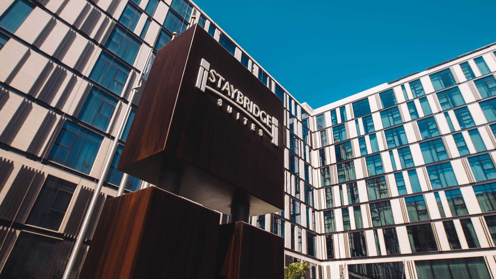 Staybridge Suites Dubai Al-Maktoum Airport a Dubai, AE