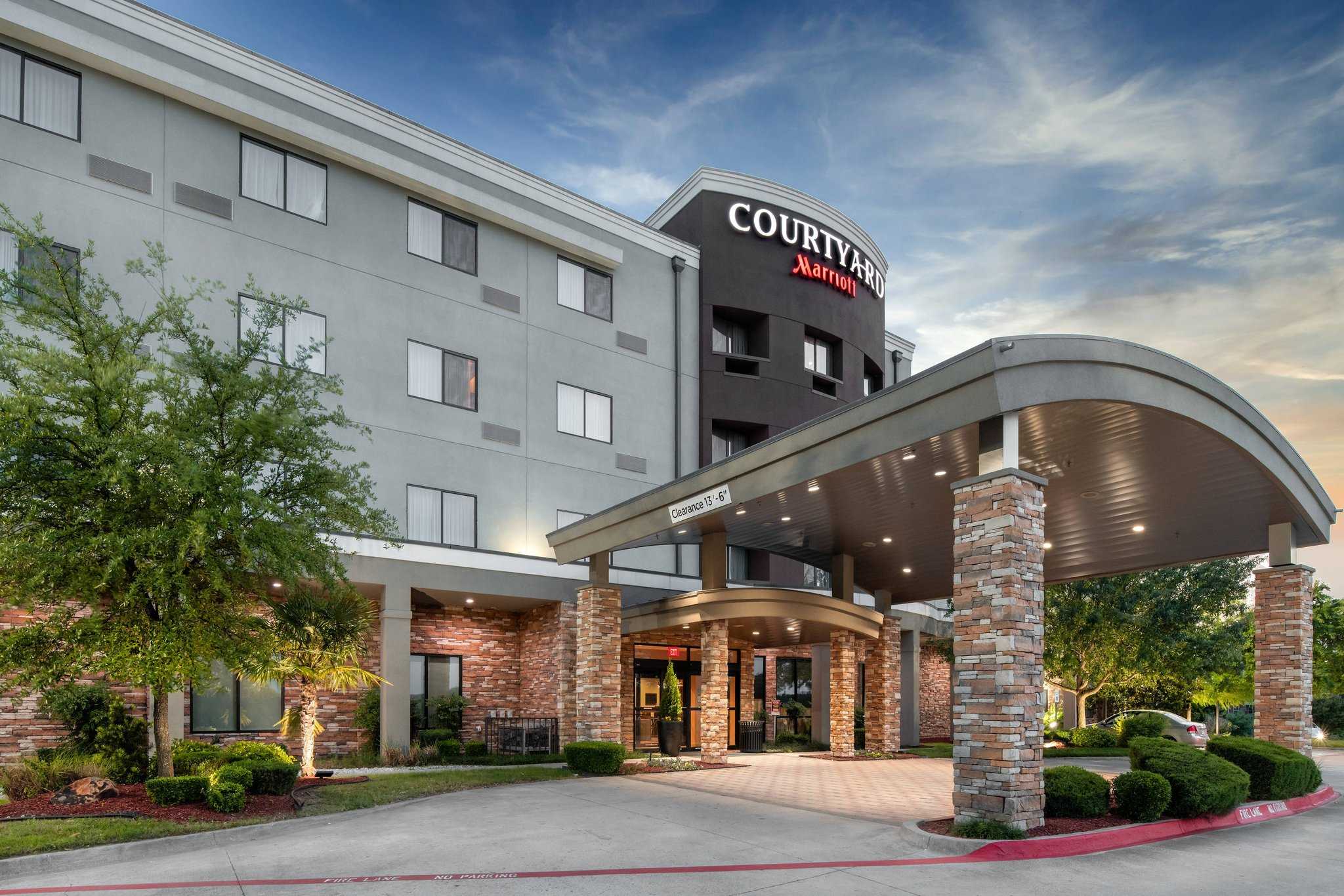 Fort Worth, TX 的 Courtyard by Marriott Fort Worth West at Cityview
