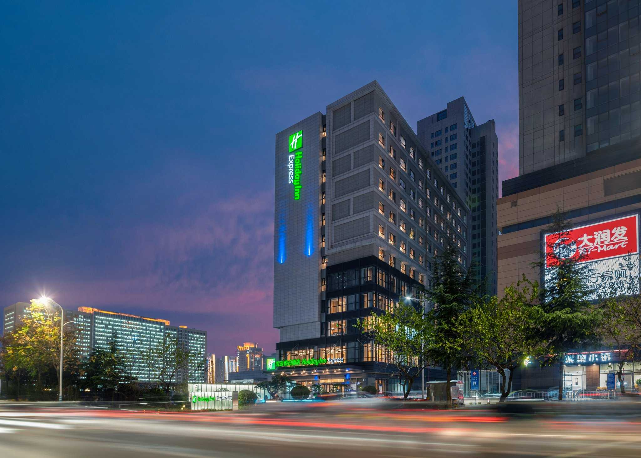 Holiday Inn Express Linyi North New District в Линьи, CN