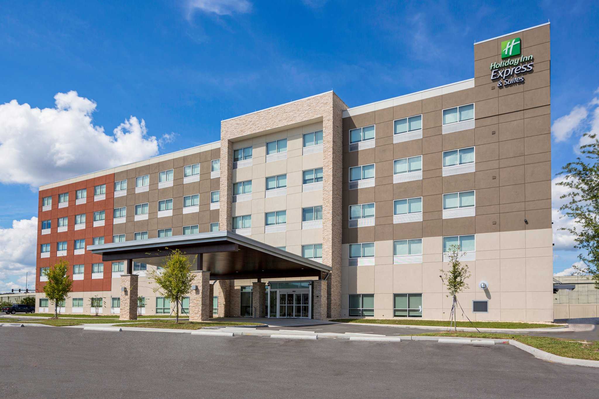 Holiday Inn Express & Suites Sanford in Sanford, FL