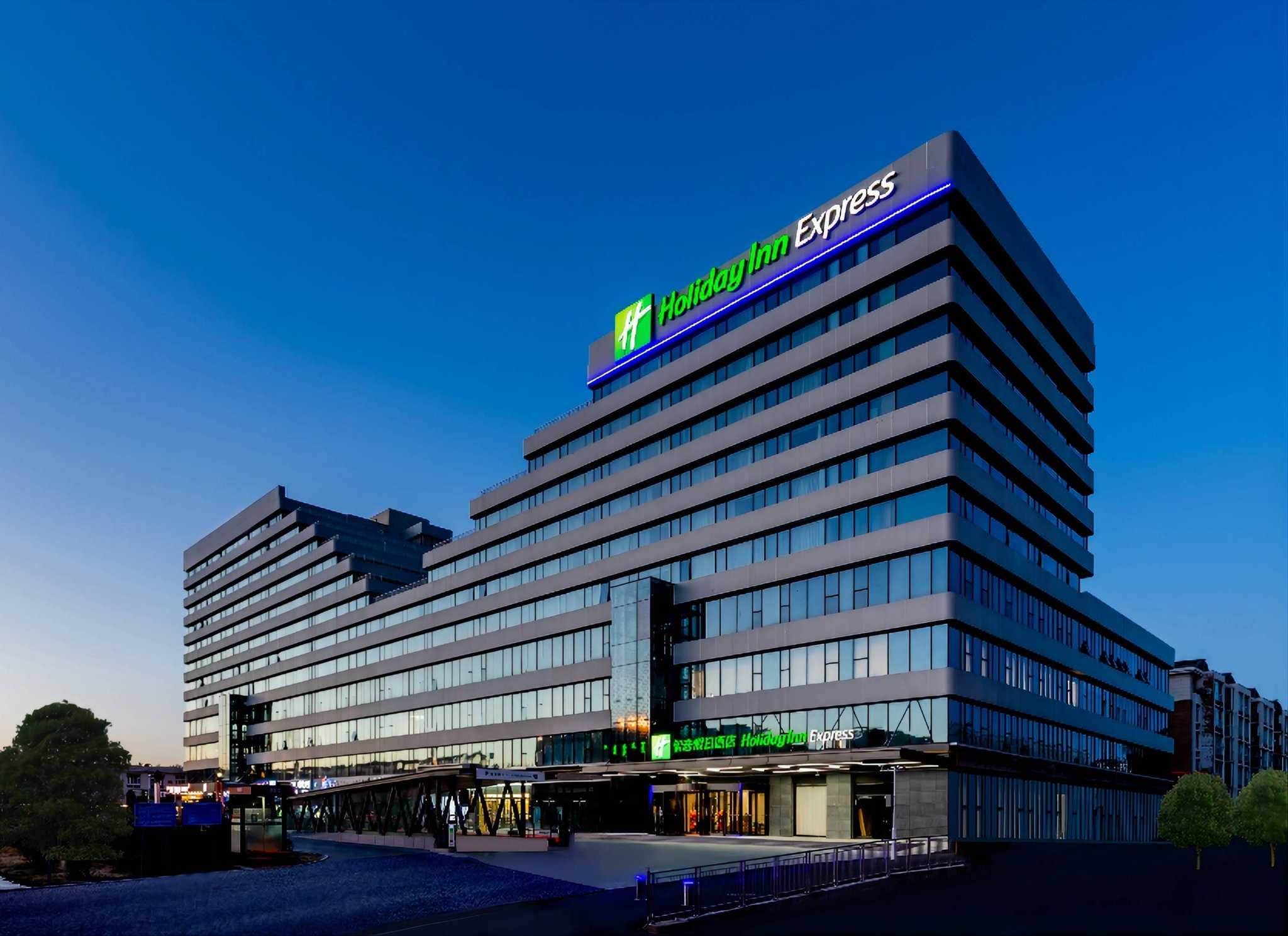 Holiday Inn Express Hohhot East Station в Хух-Хото, CN