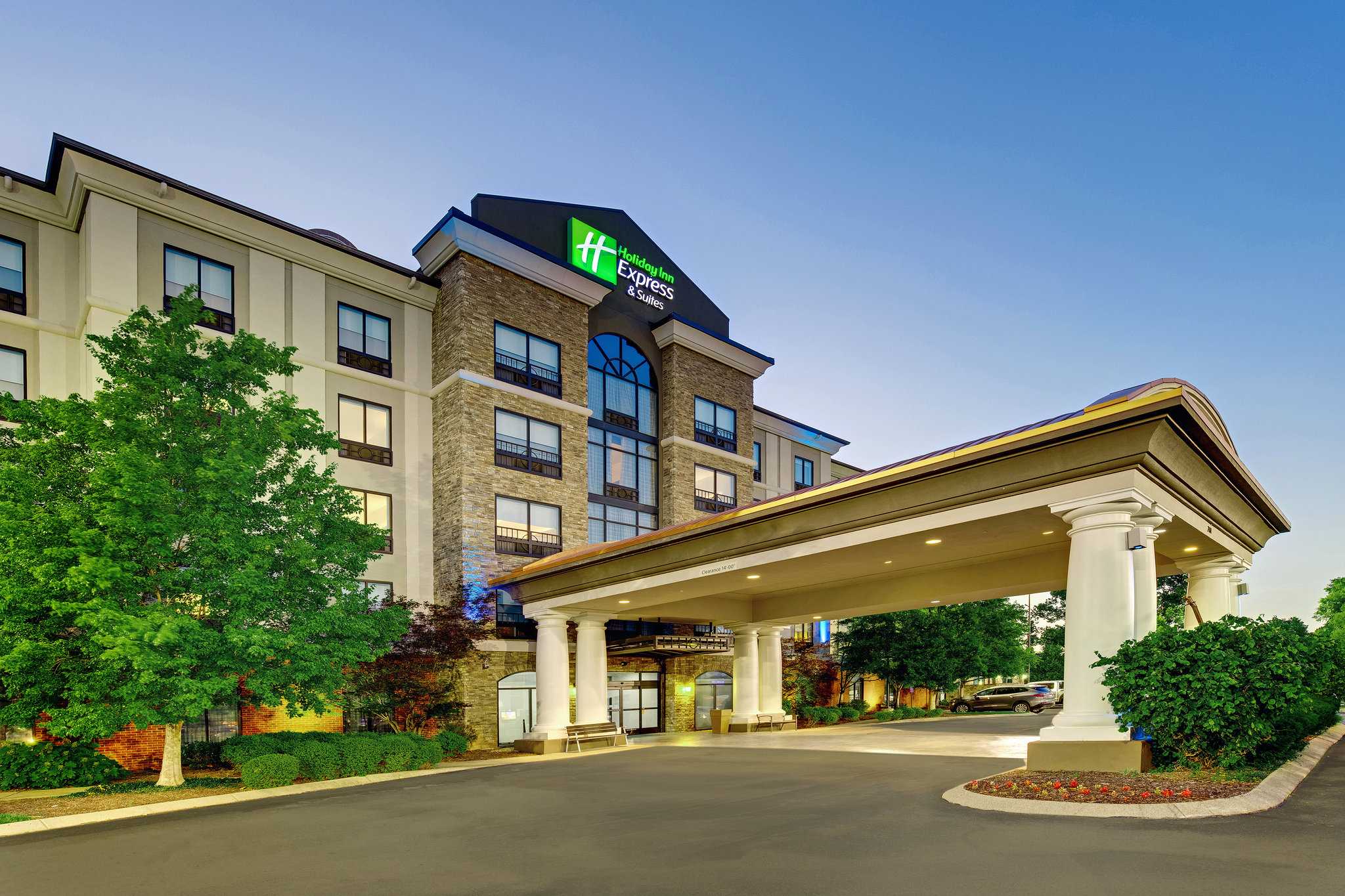 Holiday Inn Express Hotel & Suites Nashville-Opryland in แนชวิลล์, TN