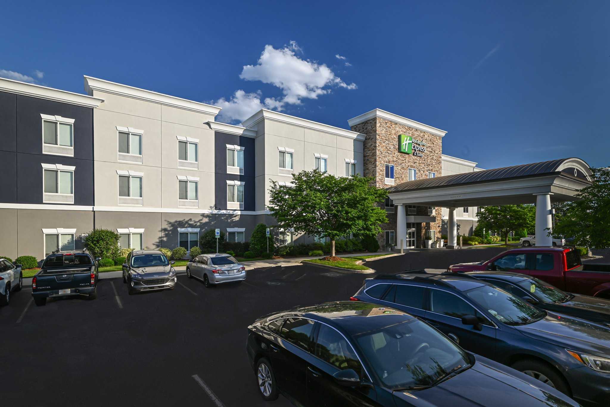 Holiday Inn Express Hotel & Suites Charlotte Southeast - Matthews в Мэтьюс, NC