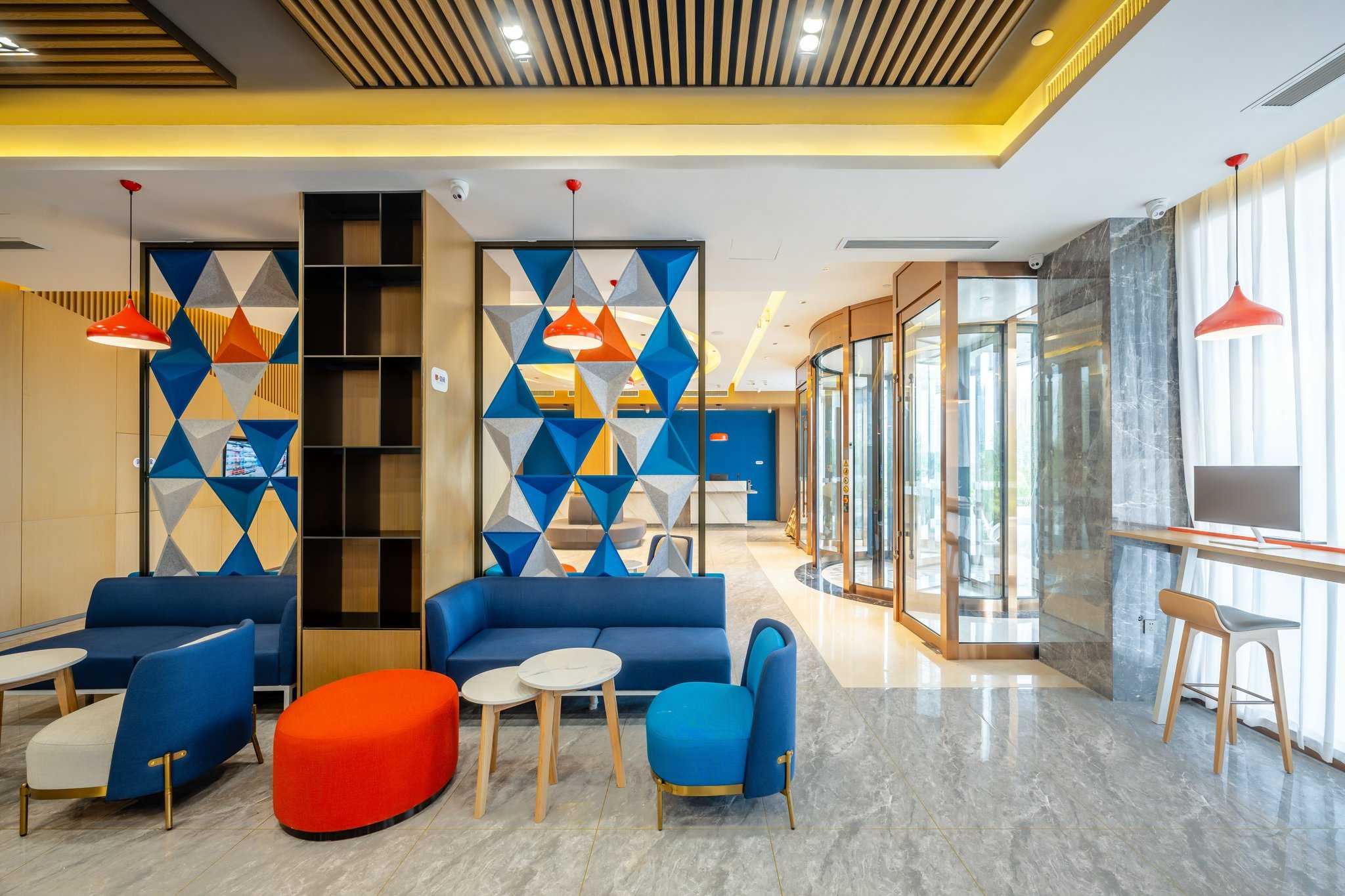 Holiday Inn Express Jurong Xianlin в Чженцзян, CN