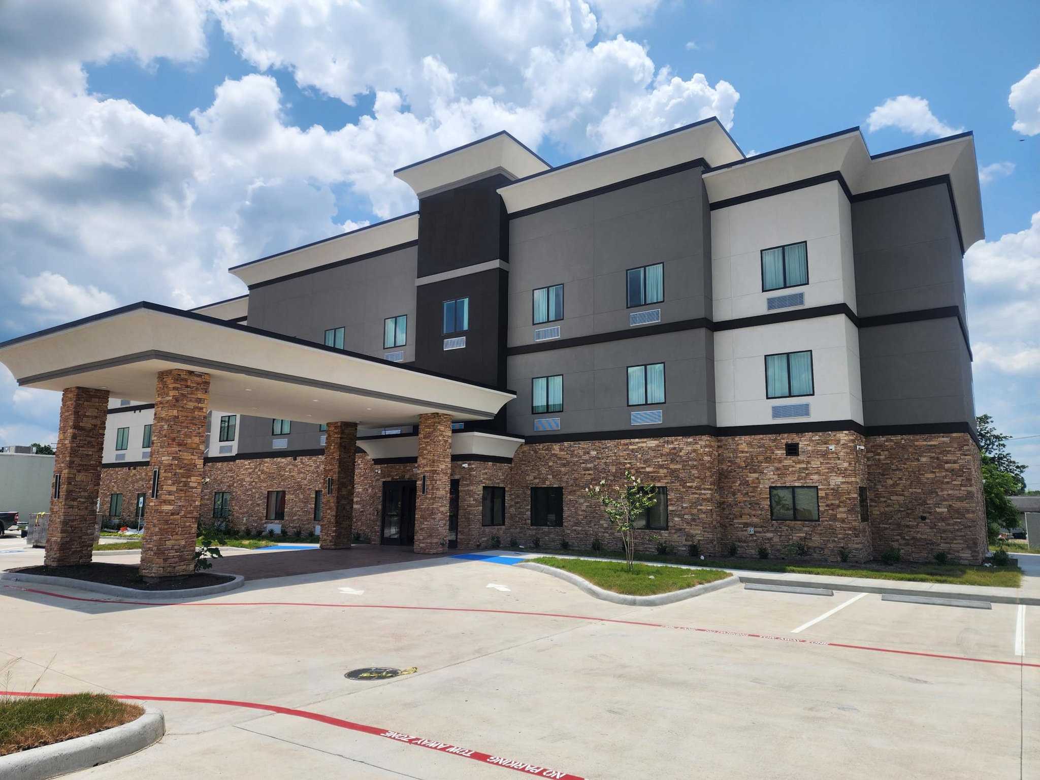 Holiday Inn Express & Suites Dayton - Highway 90 в Дейтон, TX