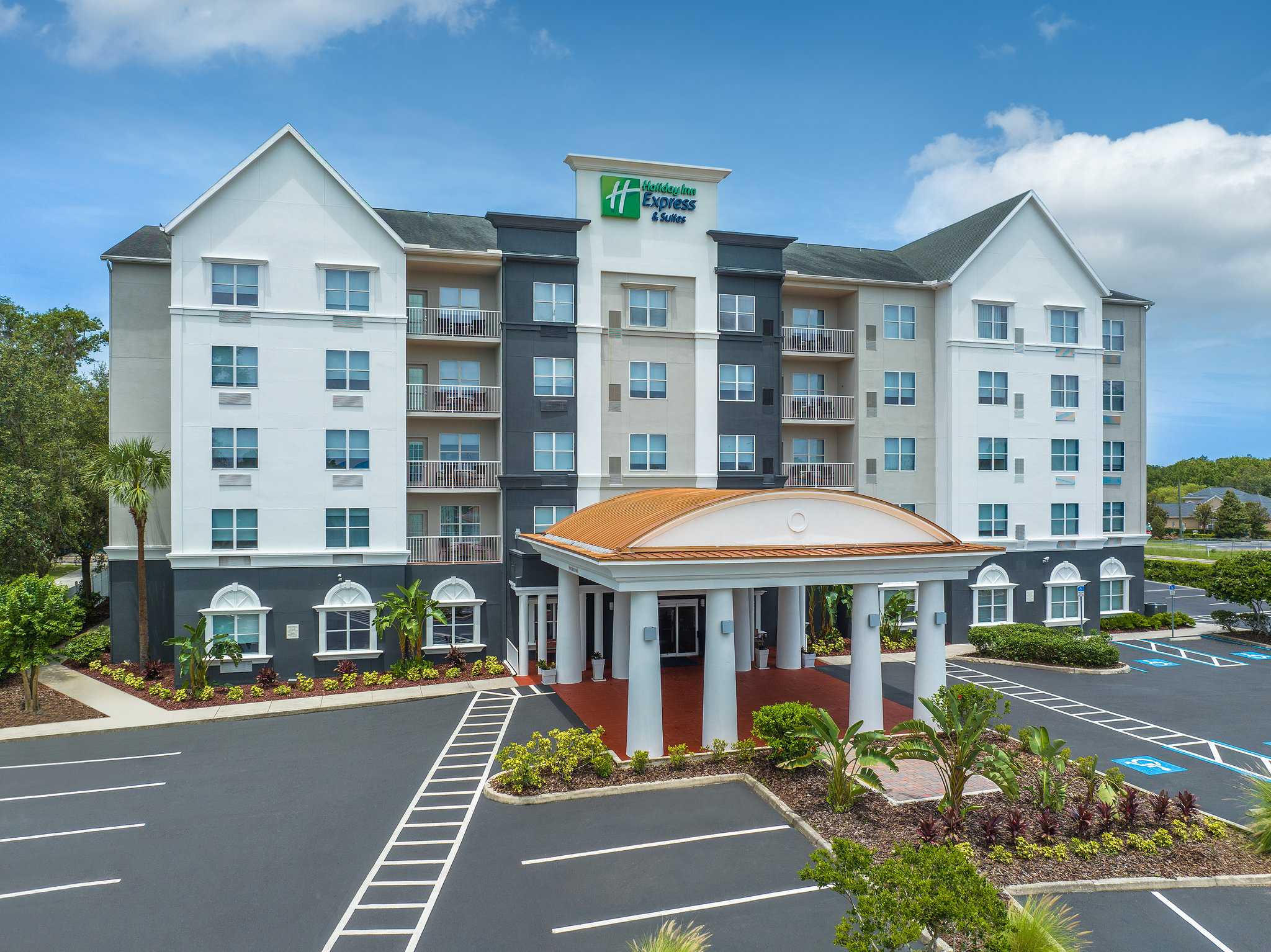 Holiday Inn Express & Suites Lakeland North - I-4 in เลคแลนด์, FL