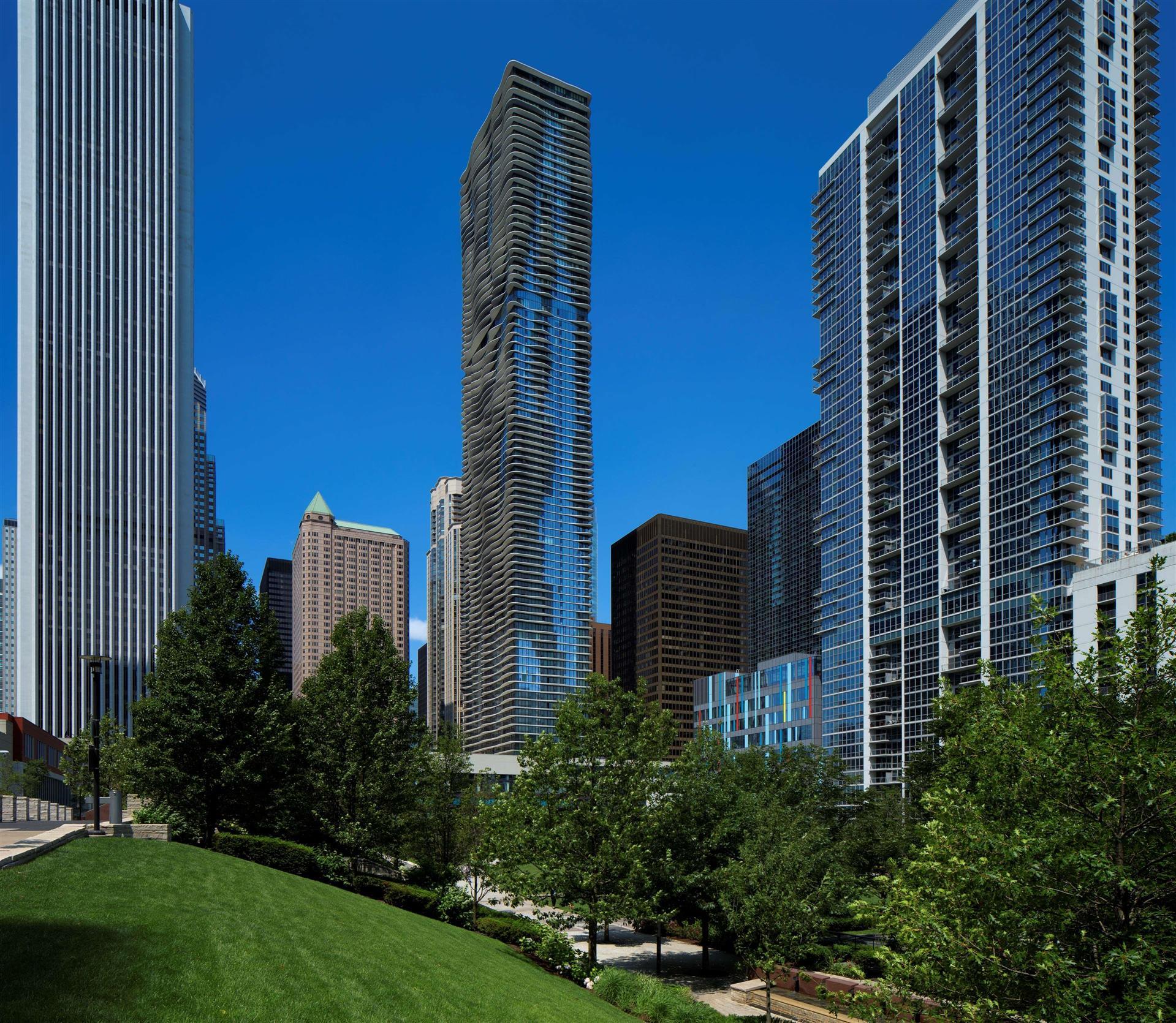 Radisson Blu Aqua Hotel Chicago - 12% Comm for ALL new bookings consumed through March 31, 2025 in Chicago, IL