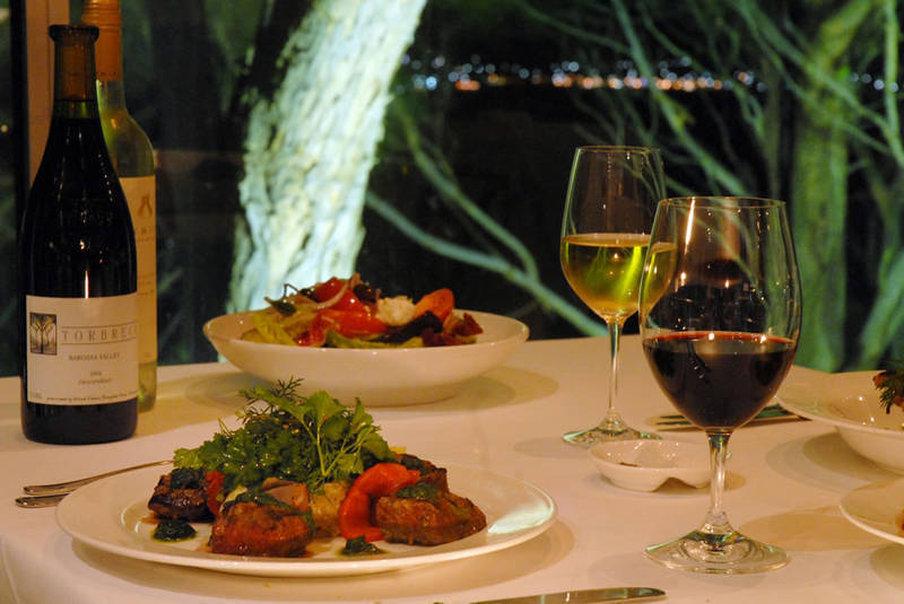 Great Ocean Road, AU 的 Chris's Beacon Point Restaurant & Villas