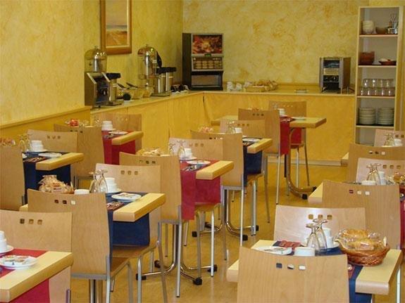 Zaragoza, ES 的 Hotel Avendia