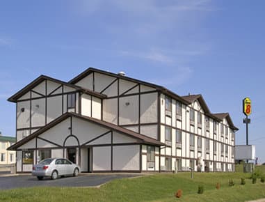 Super 8 by Wyndham Springfield North I-44 в Springfield, MO