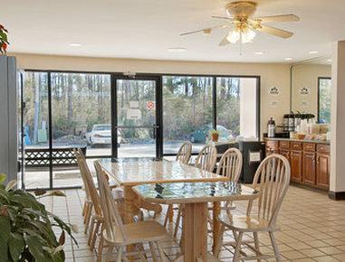Super 8 by Wyndham Ocean Springs Biloxi в Ocean Springs, MS