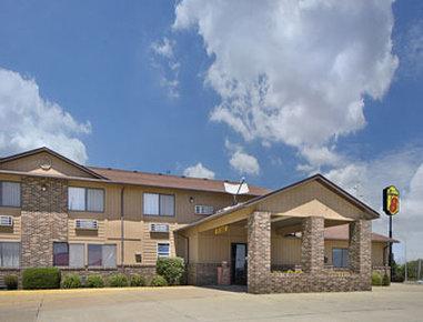 Super 8 by Wyndham Charles City in Charles City, IA