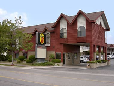 Mackinaw City, MI 的 Super 8 by Wyndham Mackinaw City/Beachfront Area