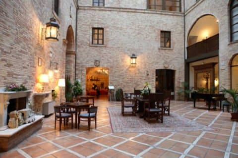 Loreto Aprutino, IT 的 Castello Chiola