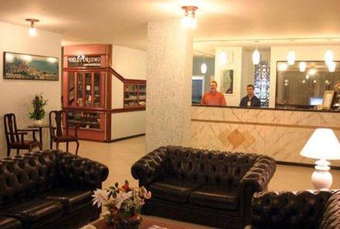 Balneario Picarras, BR 的 Hotel Imperador