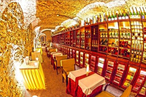 Kosice, SK 的 Hotel Zlaty Dukat