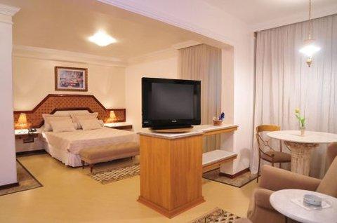 Londrina, BR 的 Cedro Hotel