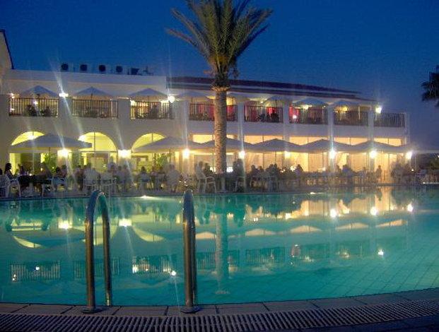 Akti Beach Village Resort i Paphos, CY