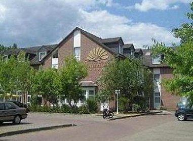 Fredersdorf-Vogelsdorf, DE 的 Hotel Flora