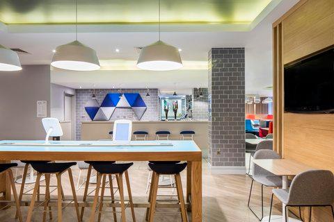 Holiday Inn Express Belfast City in Belfast, GB4