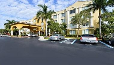 Comfort Suites Sawgrass in Tamarac, FL