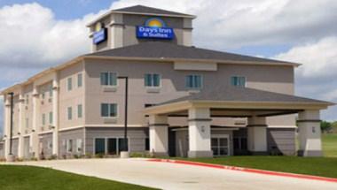 Days Inn & Suites by Wyndham Mineral Wells in Mineral Wells, TX