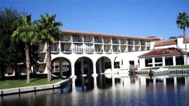 VISTA Ho﻿tel on Lake Tarpon﻿​ in Palm Harbor, FL