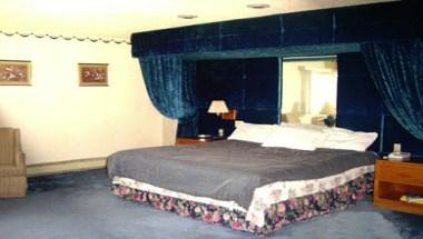 Brass Bell Inn & Suites in Saginaw, MI