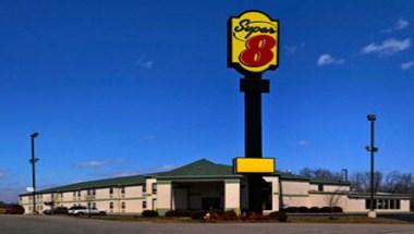 Super 8 by Wyndham Dickson in Dickson, TN