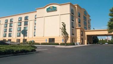 La Quinta Inn & Suites by Wyndham Garden City in Garden City, NY