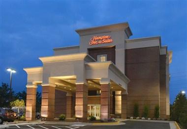 Hampton Inn & Suites Herndon-Reston in Herndon, VA