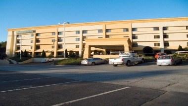 La Quinta Inn & Suites by Wyndham Atlanta Roswell in Roswell, GA