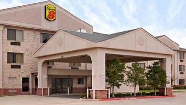 Super 8 by Wyndham Garland North Dallas Area in Garland, TX