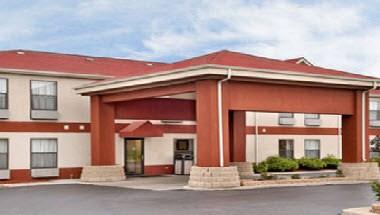 Days Inn by Wyndham Great Lakes - N. Chicago in Lake Bluff, IL