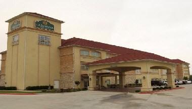 La Quinta Inn & Suites by Wyndham Garland Harbor Point in Garland, TX