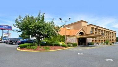 Howard Johnson by Wyndham Clifton NJ in Clifton, NJ