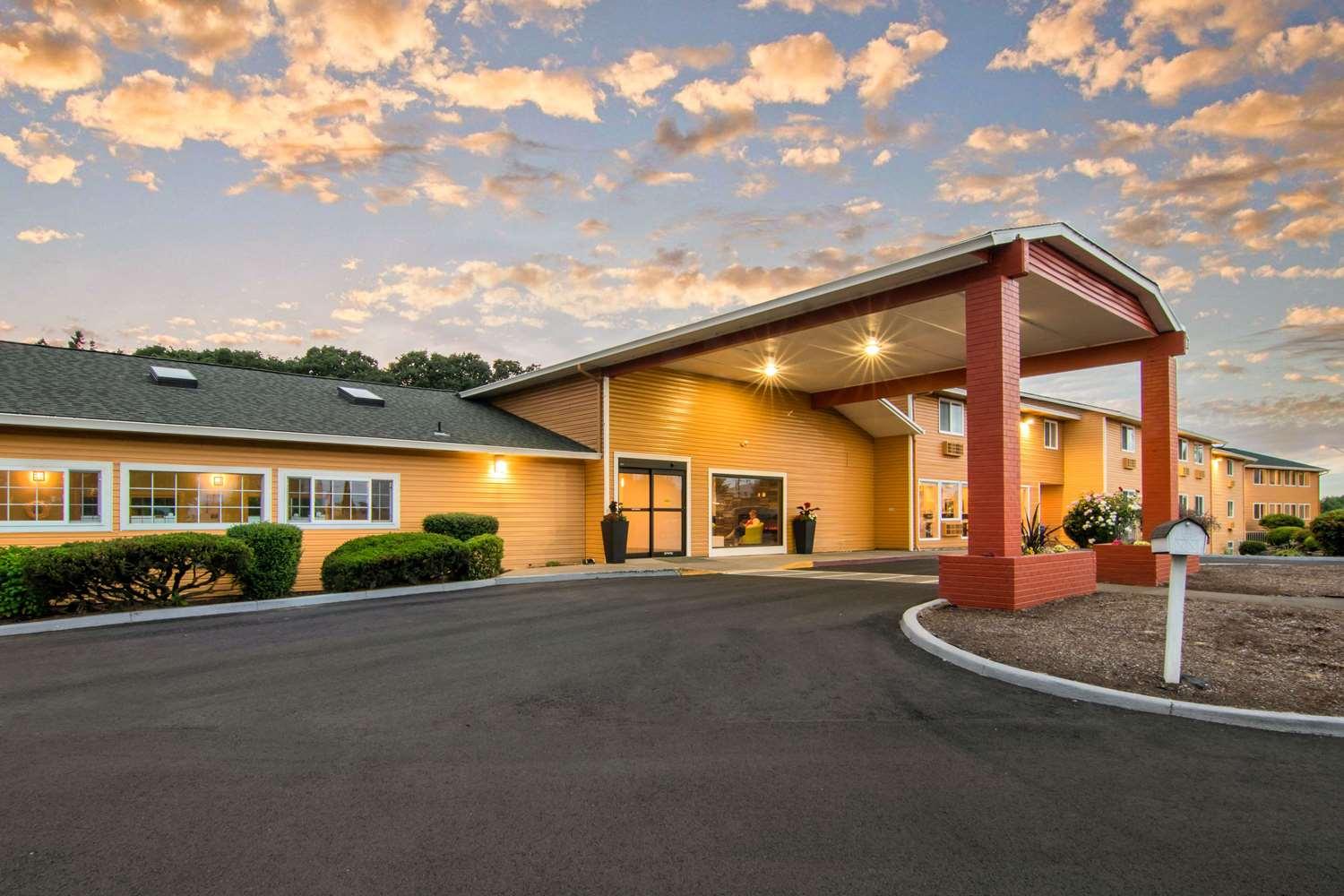 Quality Inn and Suites in Albany, OR