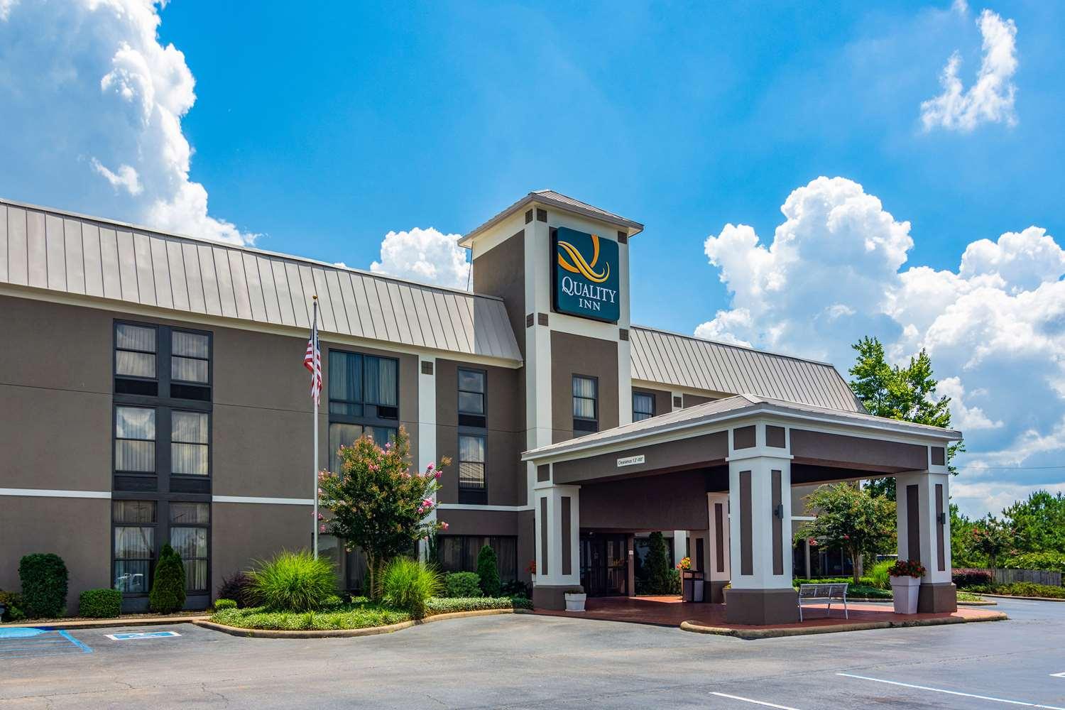 Quality Inn Valley- West Point in Valley, AL