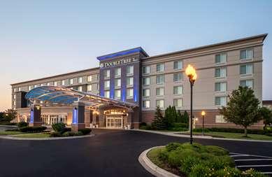 DoubleTree by Hilton Chicago Midway Airport in Chicago, IL