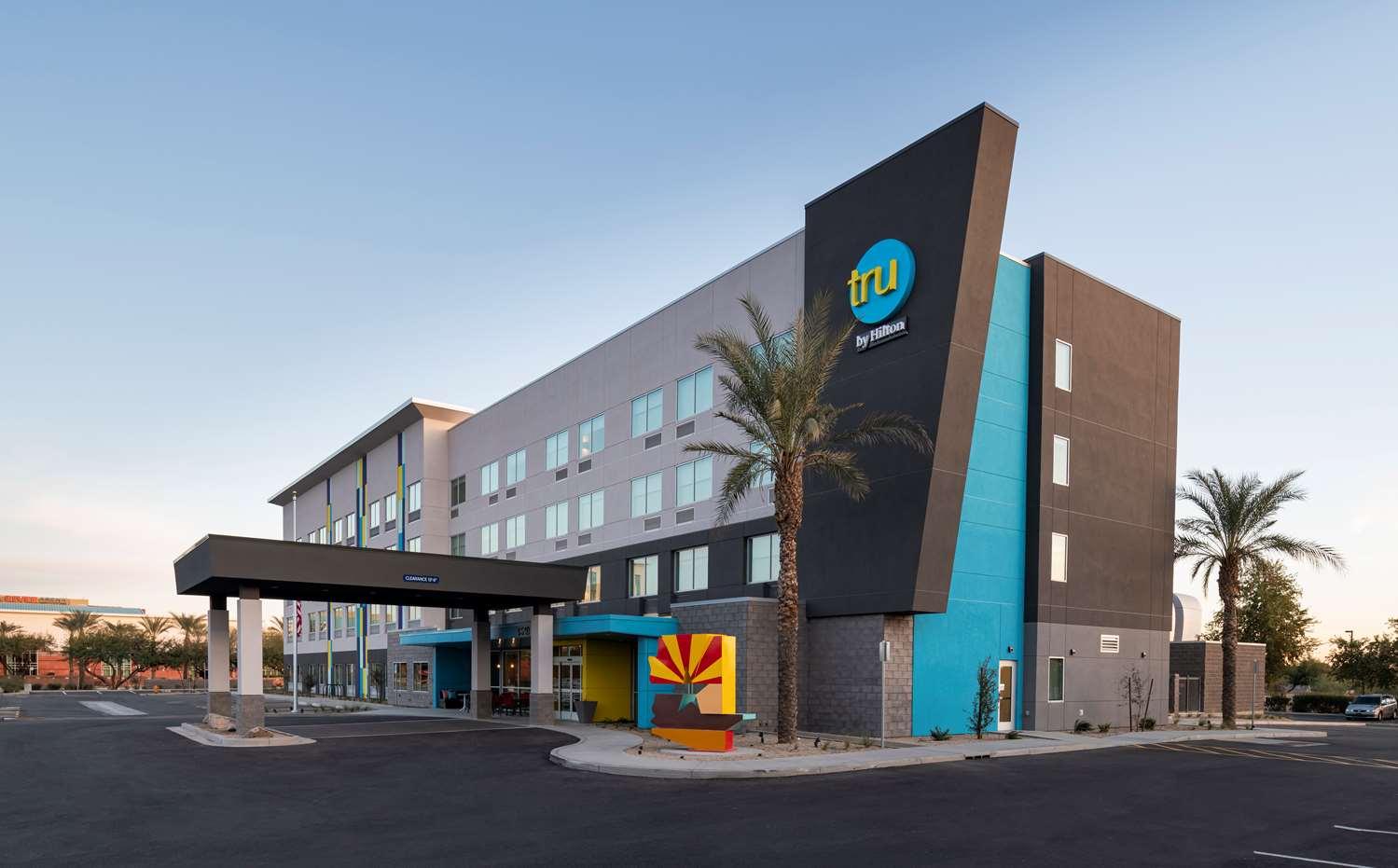Tru by Hilton Phoenix Glendale Westgate image